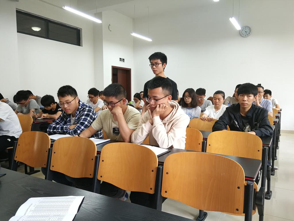 学生发言