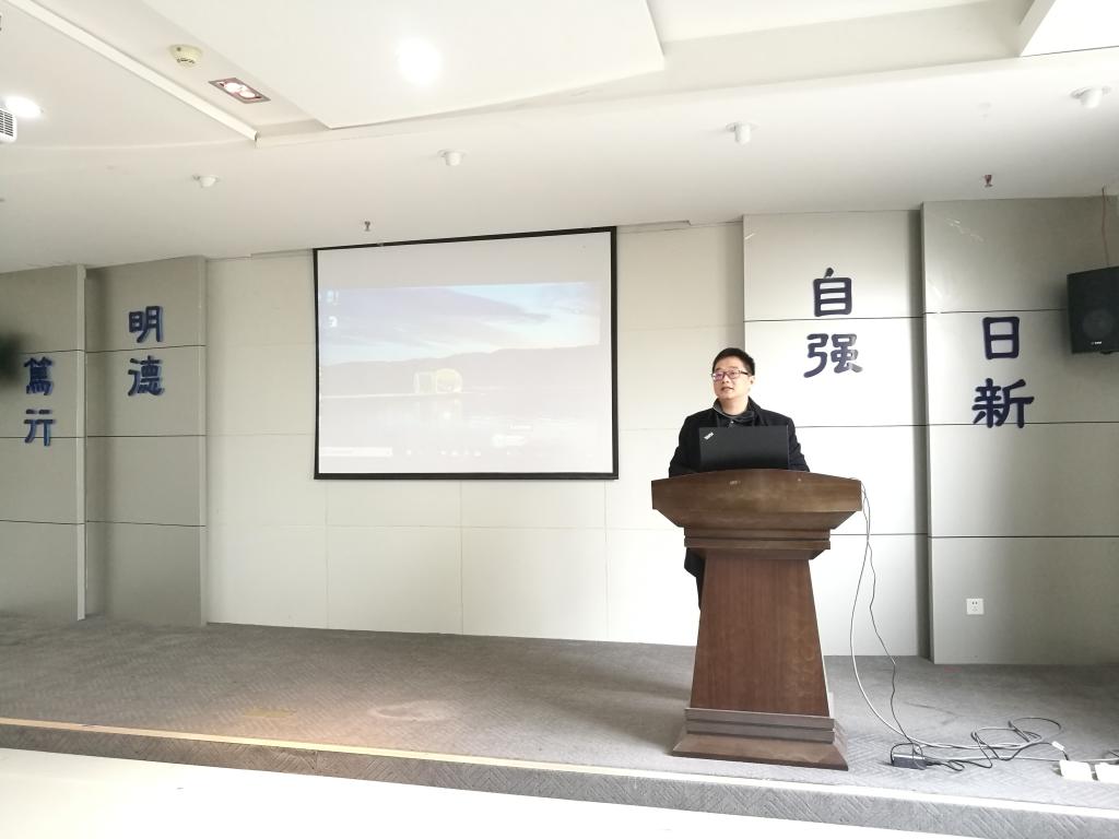 学院院长胡远志布置工作