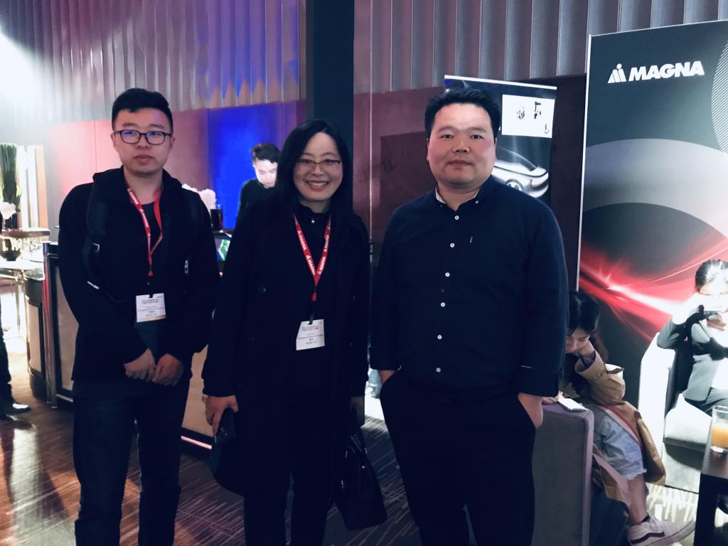 奇瑞汽车造型中心设计总监王杰同参赛师生交流