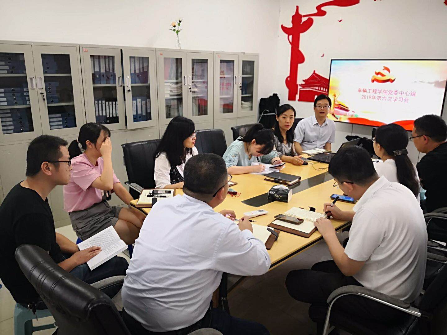 车辆工程学院党委中心组第六次集中学习