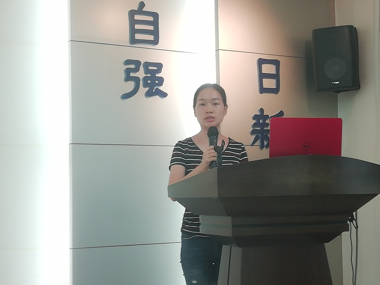 胡晓燕同学做分享
